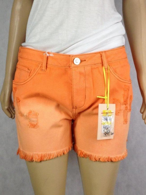 short jeans laranja